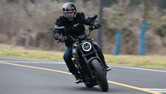 בקרת אחיזה מתקדמת אופנוע חשמלי רזון בוהמיה