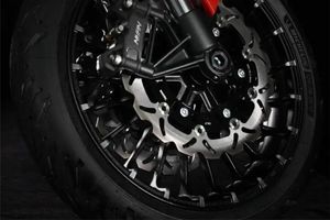 צמיגי PIRELLI מידות קדמי: 120/70/17 אחורי: 180/55/17 - רזון בוהמיה