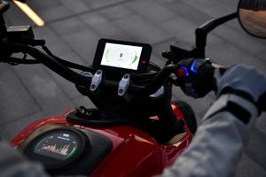 תצוגות דינמיות כפולות – רזון בוהמיה