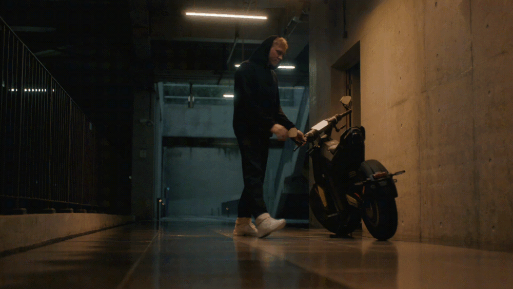 התנעה חכמה Swipe to Start אופנוע חשמלי רזון בוהמיה