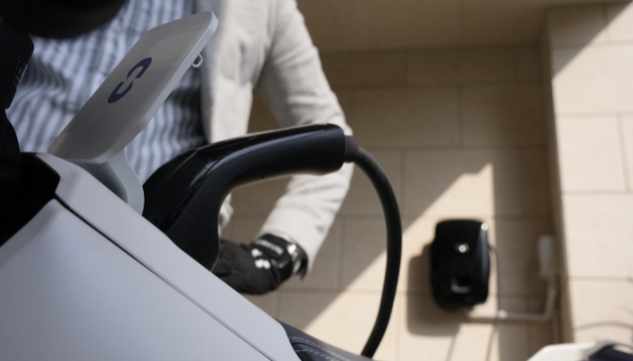 אחיזת כביש מושלמת עם Michelin אופנוע חשמלי רזון בוהמיה