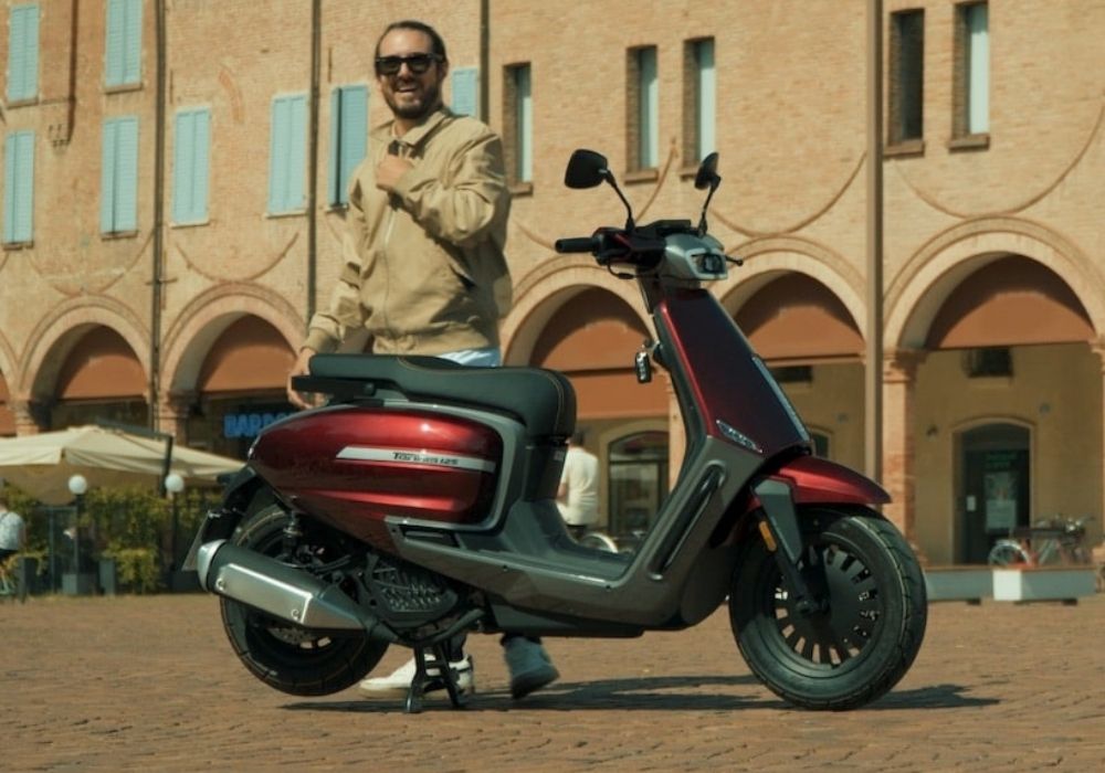 קטנוע 125 ולוצ'יפרו טניס - Velocifero Tennis 125 Gasoline1