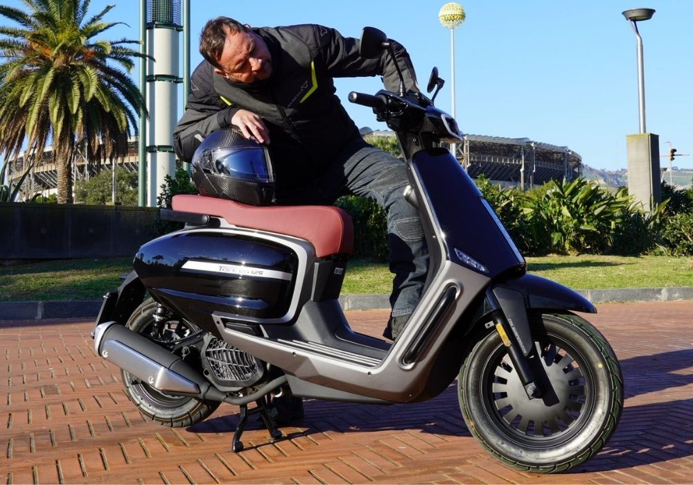 קטנוע 125 ולוצ'יפרו טניס - Velocifero Tennis 125 Gasoline2