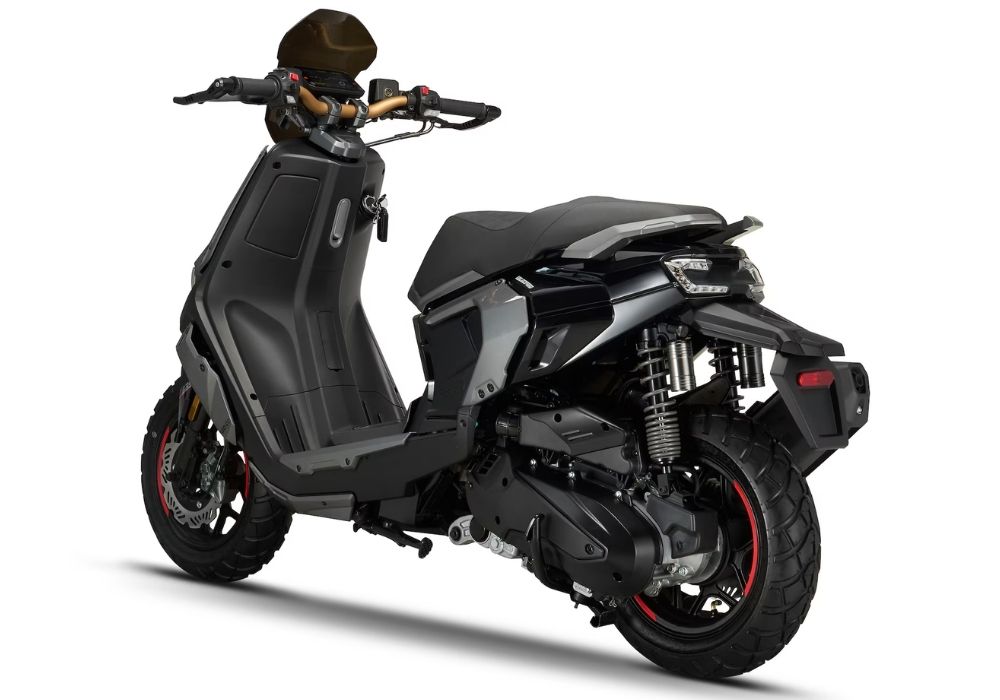 קטנוע מובסטר ולוצ'יפרו צבע אפור מבט אחורי מהצד - רייד מקס