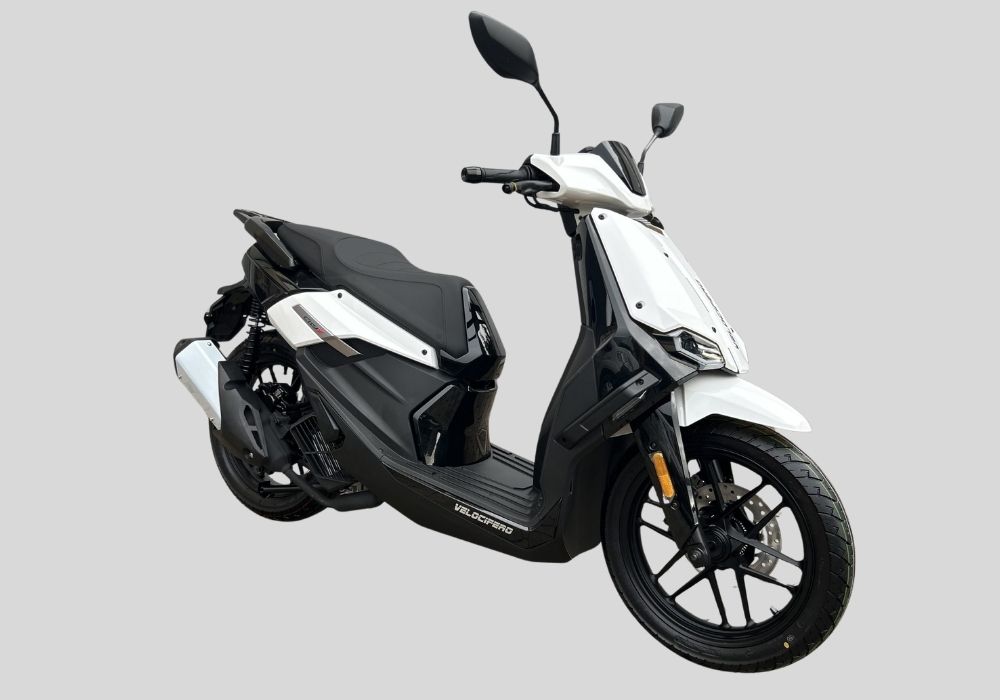 קטנוע סיטי איקס ולוסיפרו צבע לבן - תמונת גלריה רייד מקס1