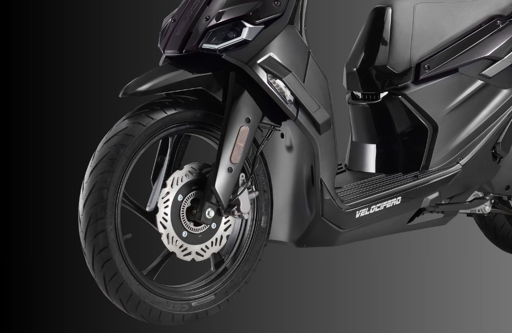 בלימה בטוחה עם דיסקים 240 מ״מ קדמי ואחורי - שליטה מלאה גם במצבי חירום.